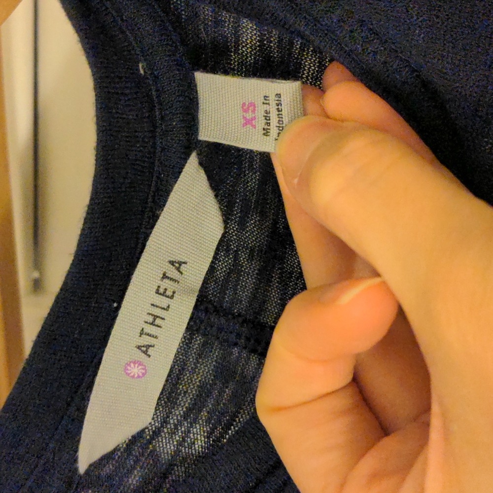 ❓Athleta Breezy Navy Tank - Picture 5 of 9